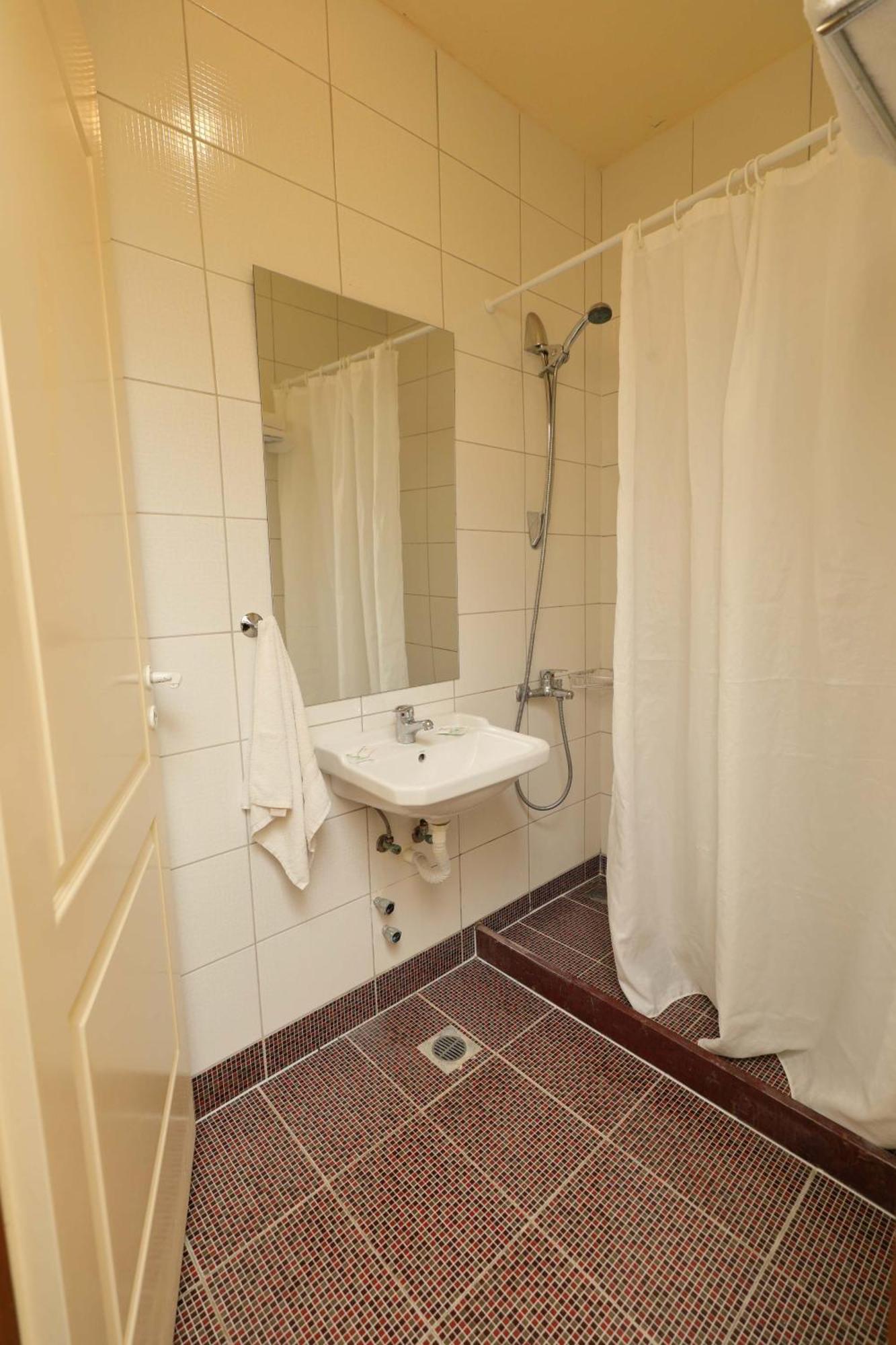 Eri & Village Hotel 4*